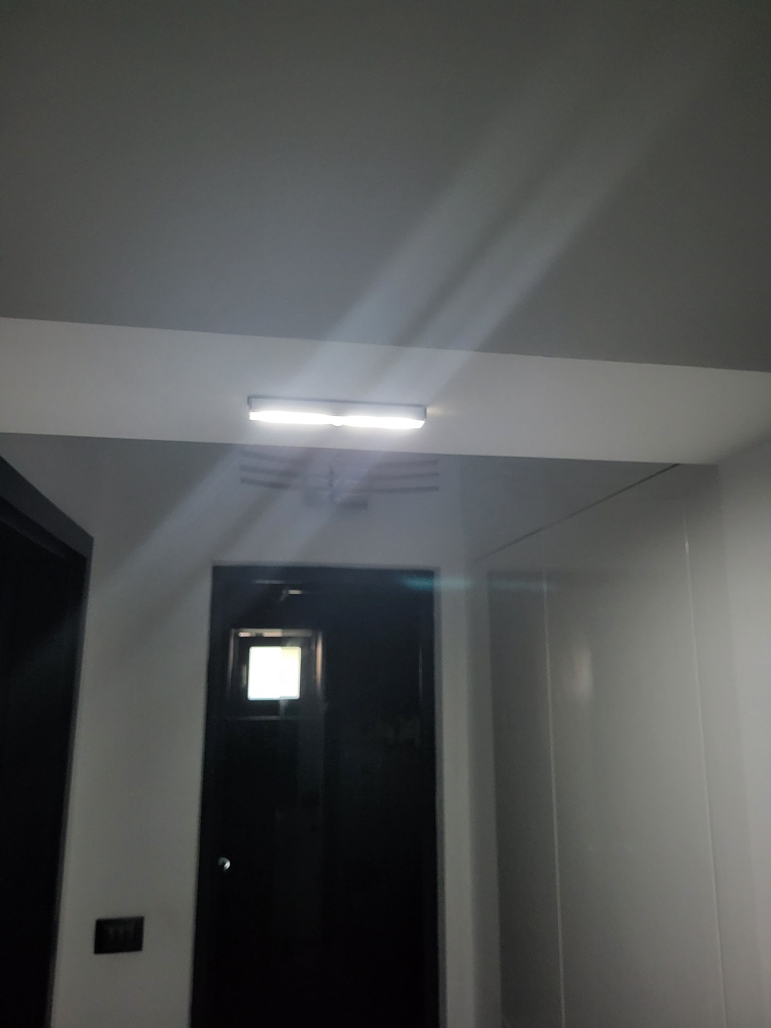 Lampa LED cu senzor de miscare NOI