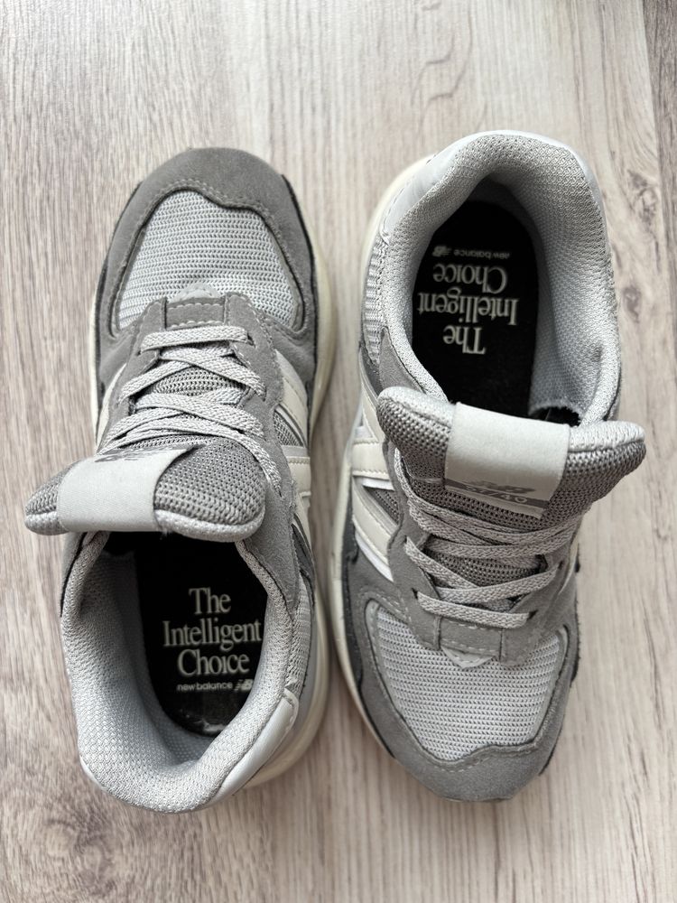 Adidasi originali New Balance copii (30.5)