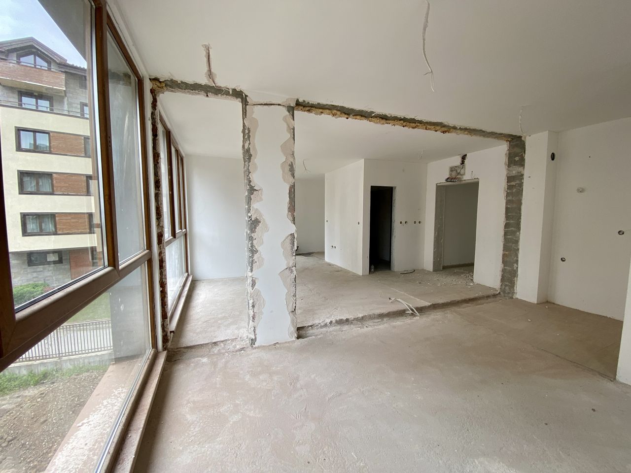 Продава се Тристаен апартамент в Разлог - 85 кв.м за 556 €/кв.м - Снимка #2