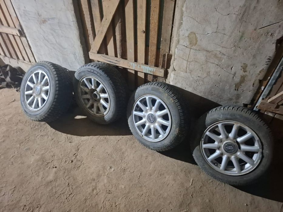 Продам шины зимние с титанами