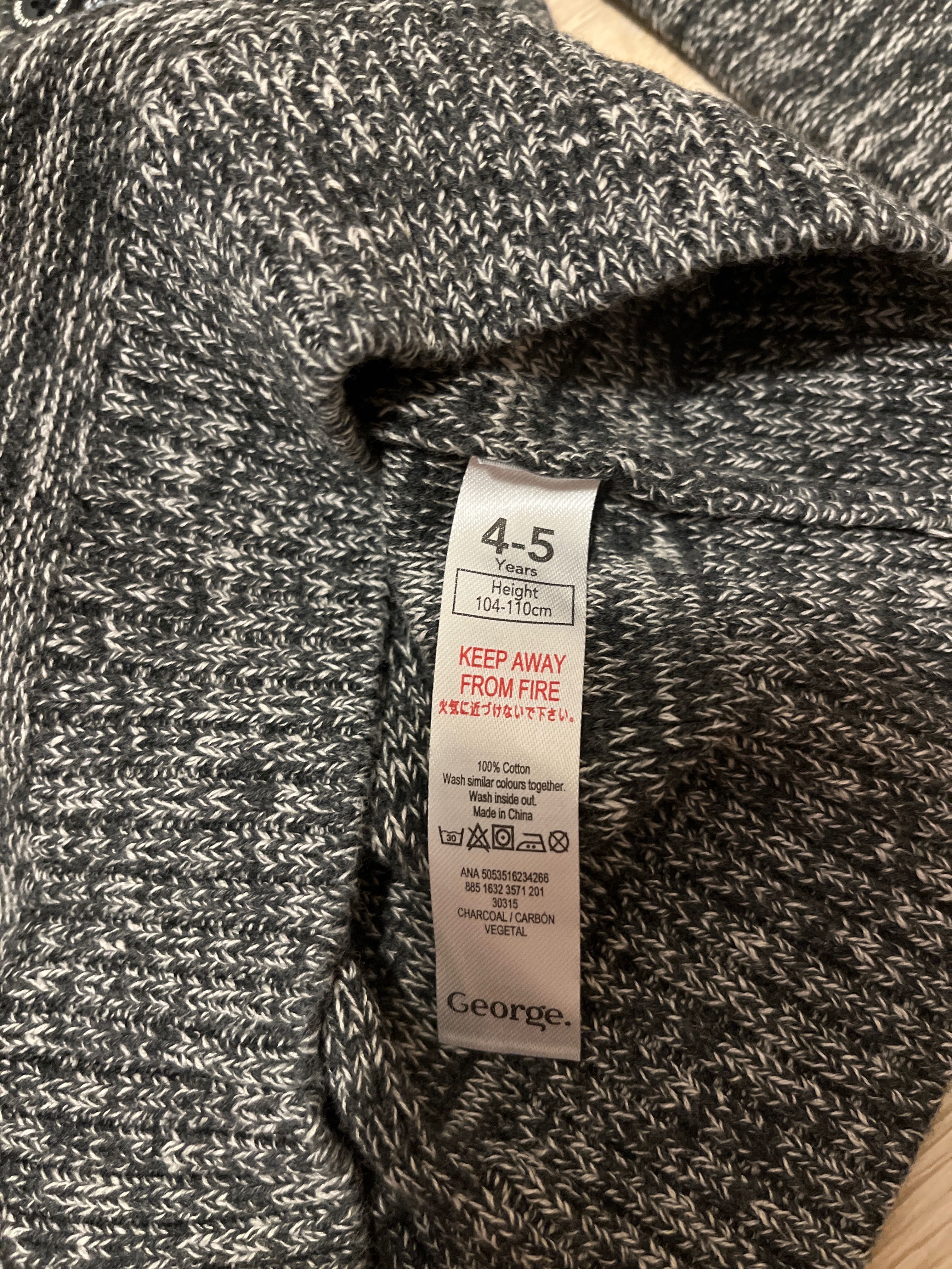Vând pulover nou 100%bbc, mărimea 104-110 cm