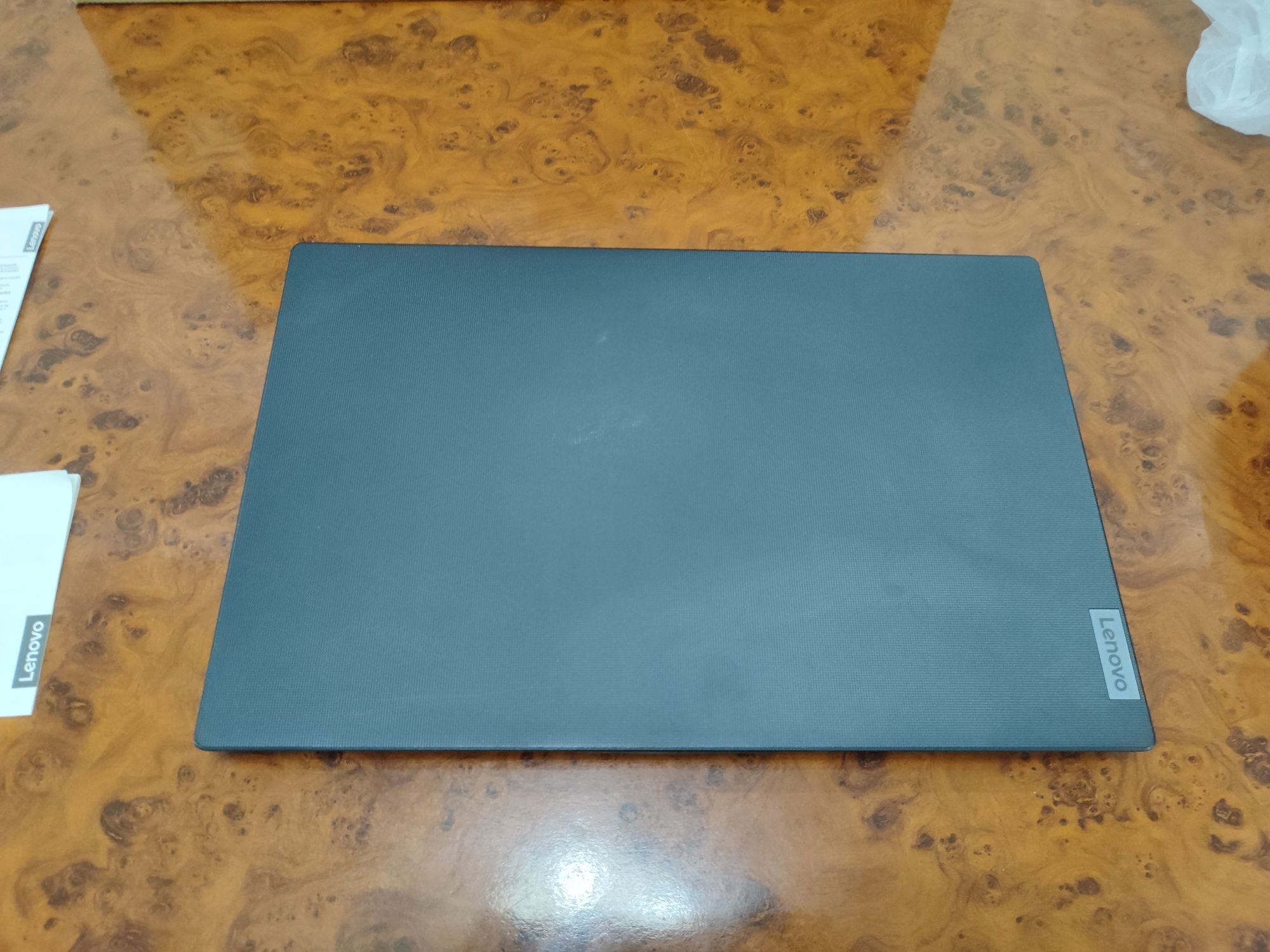 Noutbuk Lenovo/V15