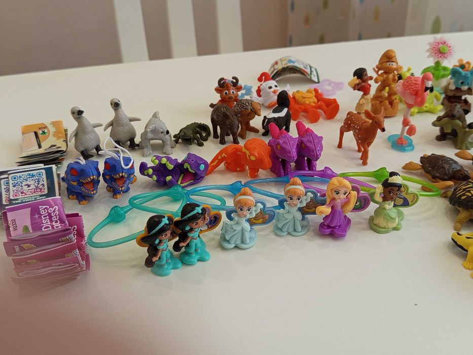 Киндер играчки от различни серии