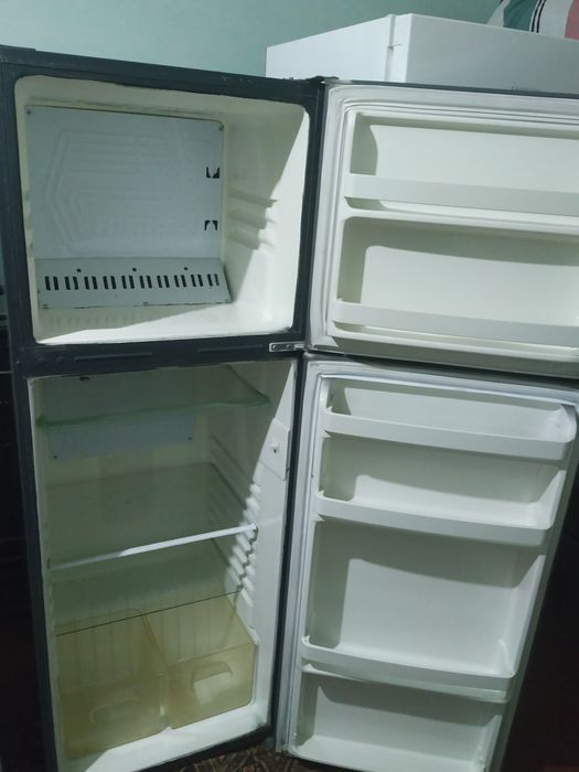 Холодильник сотилади