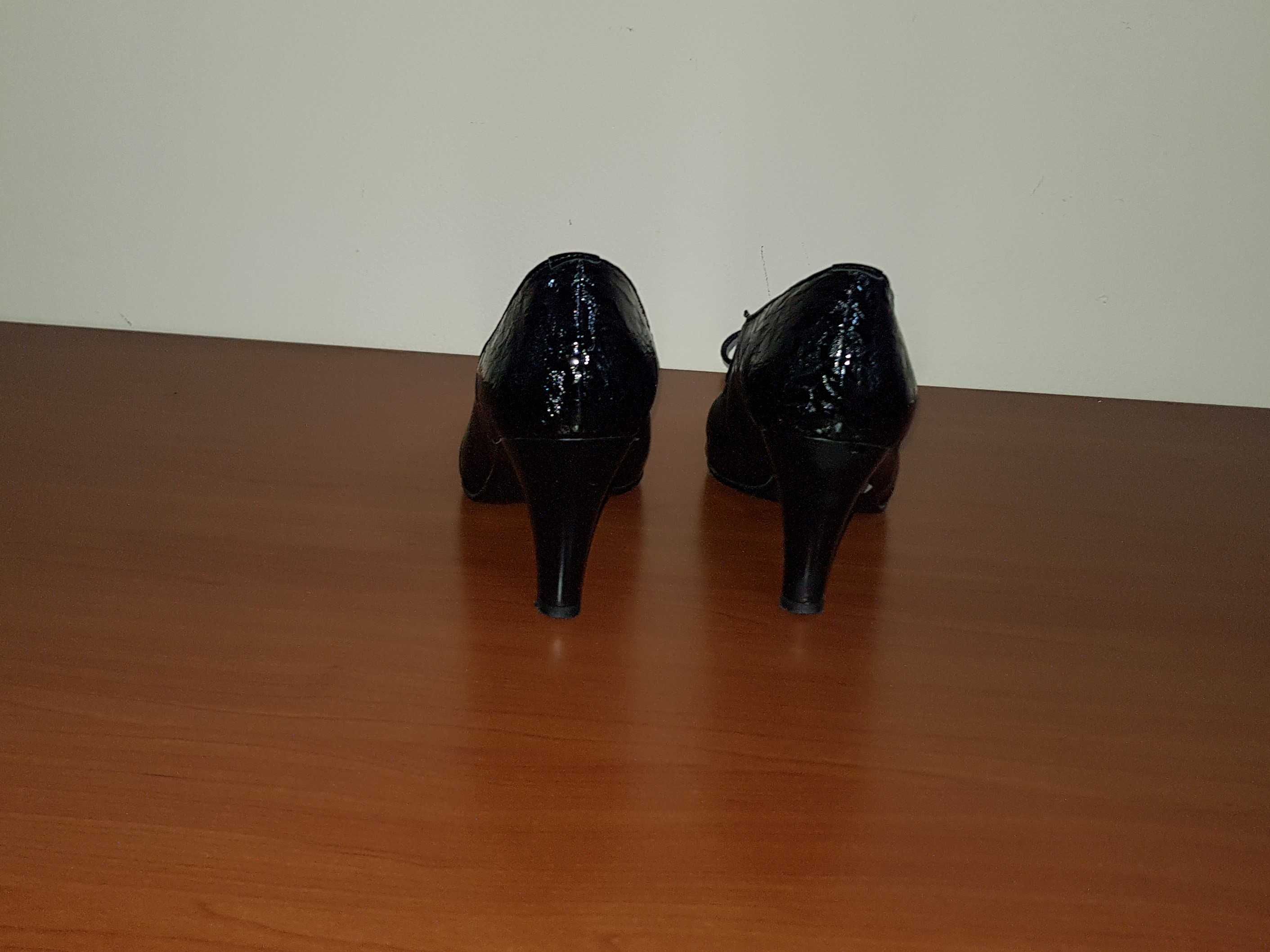 pantofi piele naturală lăcuită, mărimea 39