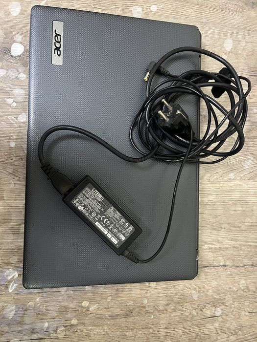 Лаптоп Acer + зарядно