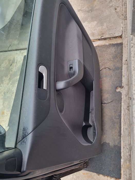 Vând ușă dreapta față completă  fără oglindă  VW golf5 plus