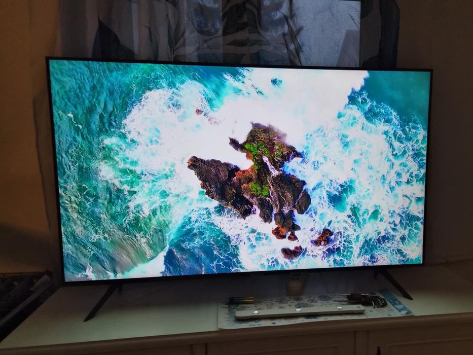De vânzare televizor Samsung AU7100 138cm 55”