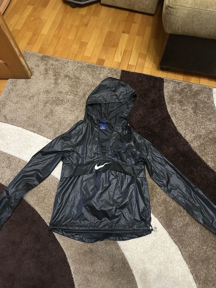 Дамска ветровка Nike