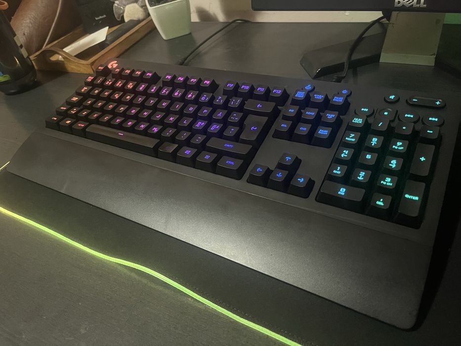 Tastatura gaming logitech 213