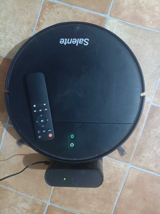 Robot Aspirator Salente cu funcție pentru spălare în stare foarte bună