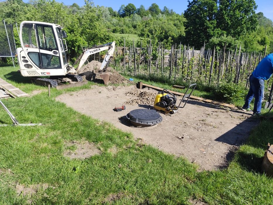 Miniexcavator de inchiriat