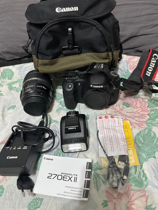Фотоаппарат марки “Canon”