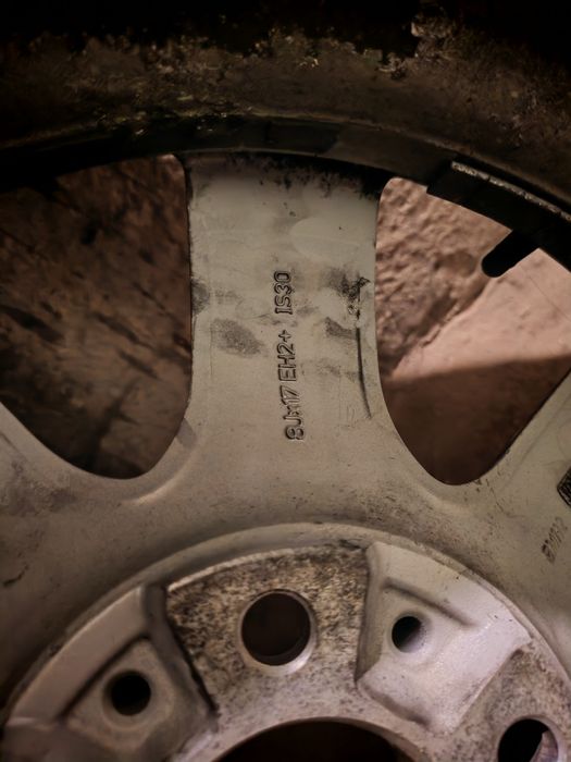 Продавам комплект Зимни гуми KUMHO с джанти 17ки за БМВ Ф01