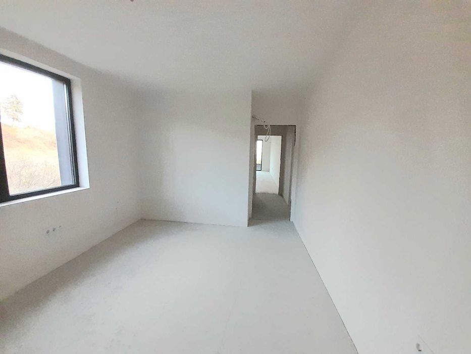 Продава се Многостаен апартамент в Варна, Левски - 138 кв.м за 2022 €/кв.м - Снимка #2