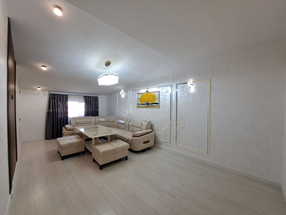 3 xonali kvartira sotiladi + katta hall