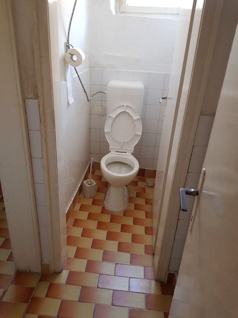 Дава се под наем Етаж от къща в Асеновград - 96 кв.м за 357 € - Снимка #2