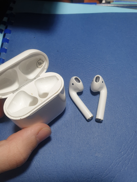 AirPods наушник   .