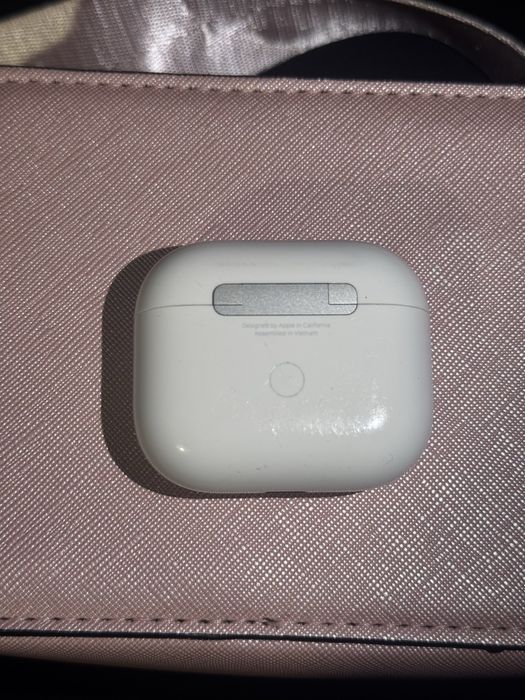 Кутия от Airpods 4