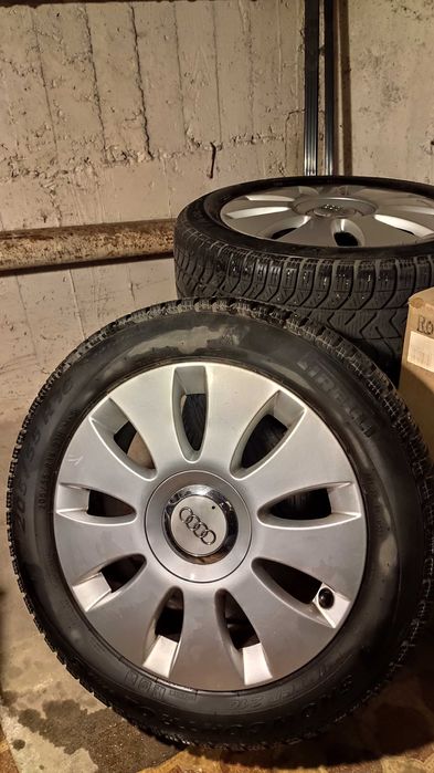 Vand 4 roti cu anvelope de iarna Pirelli 205/55 R16 cu jante din aliaj