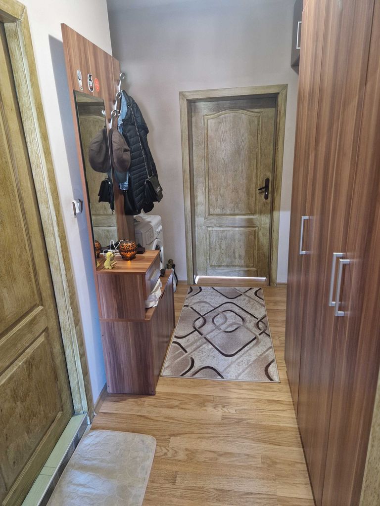 Продава се Двустаен апартамент в Добрич, Център - 70 кв.м за 933 €/кв.м - Снимка #1
