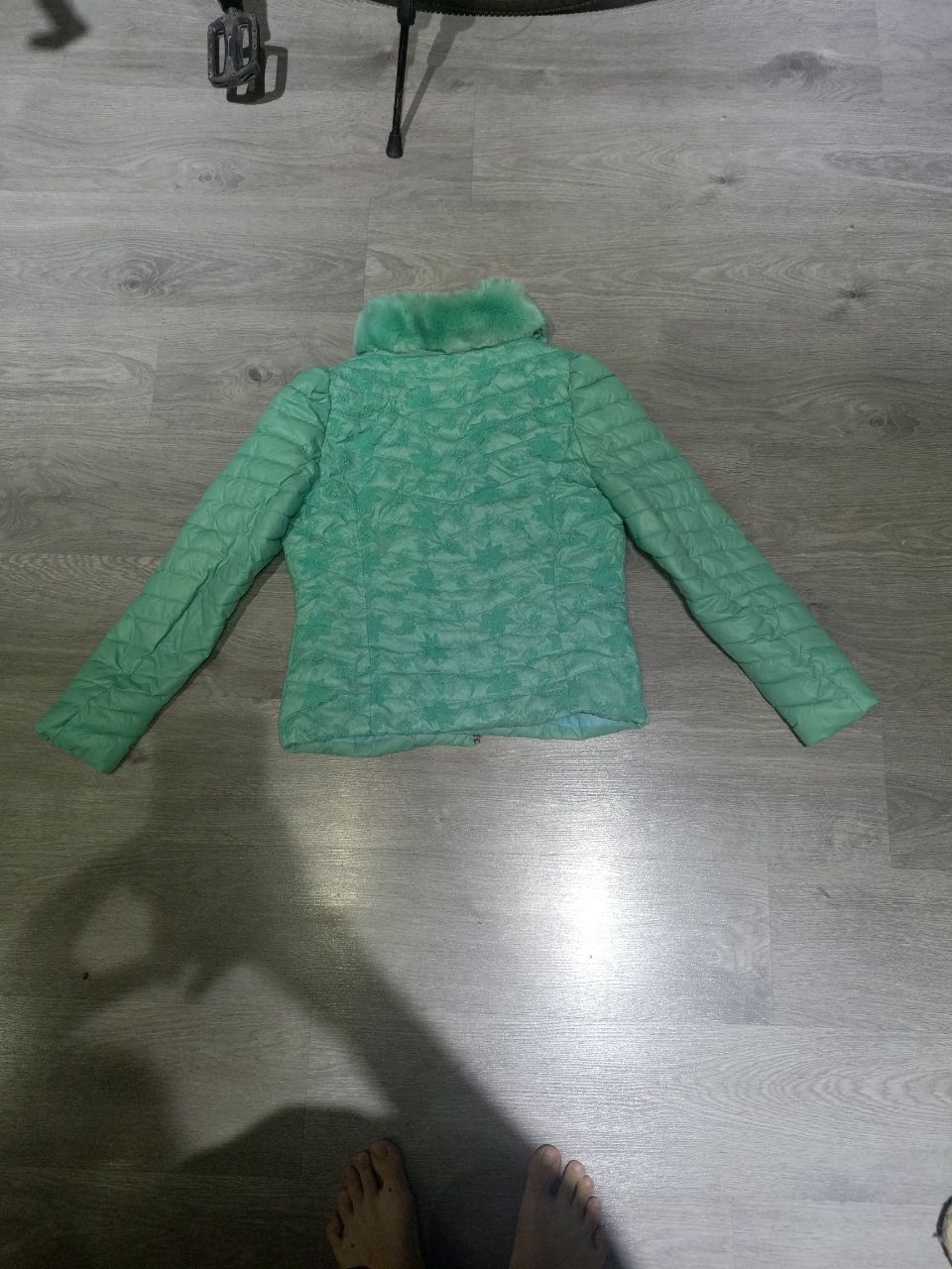 Продам женскую куртку