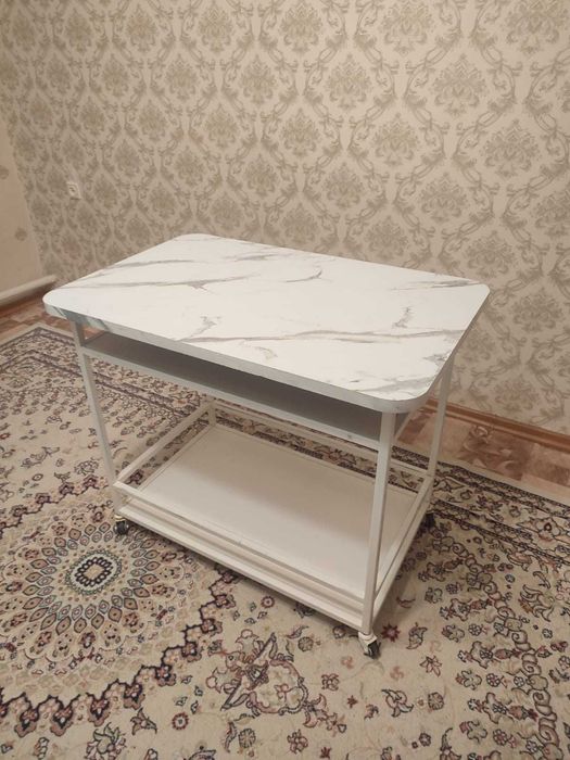 Продам передвижной стол.