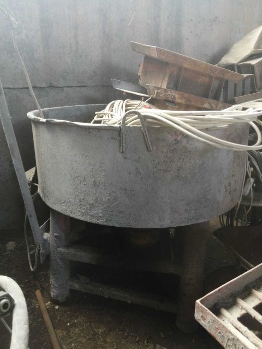 Бетоносмесители принудительный 350 л. б/у