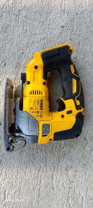 Vând pendular Dewalt