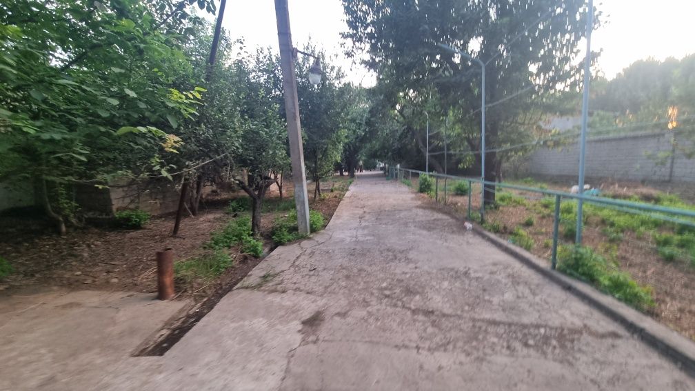Dacha sotiladi yashashga xamma sharoit bor