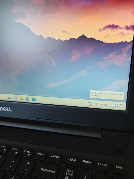 Laptop Dell i5-8265U CPU, 8 GB RAM 240 GB SSD, Win 11 Pro