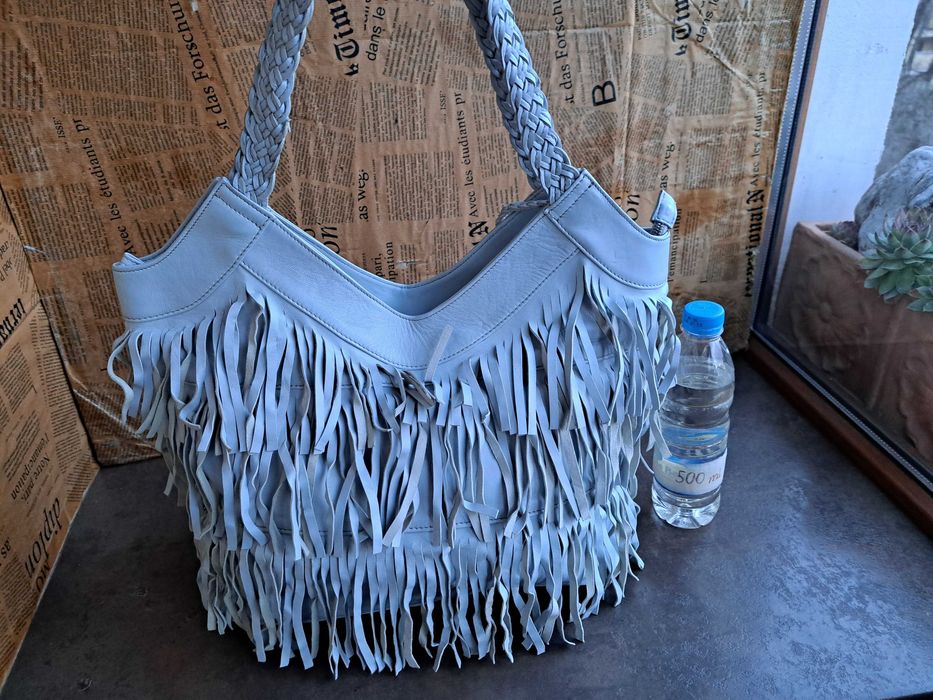 дамска чанта,като Нова.светло синя чанта с ресни,торба-естествена кожа