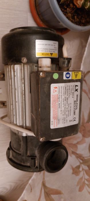 Новый водный мотор и электронасос в рабочем состоянии