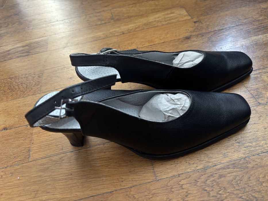 Pantofi din piele. 36