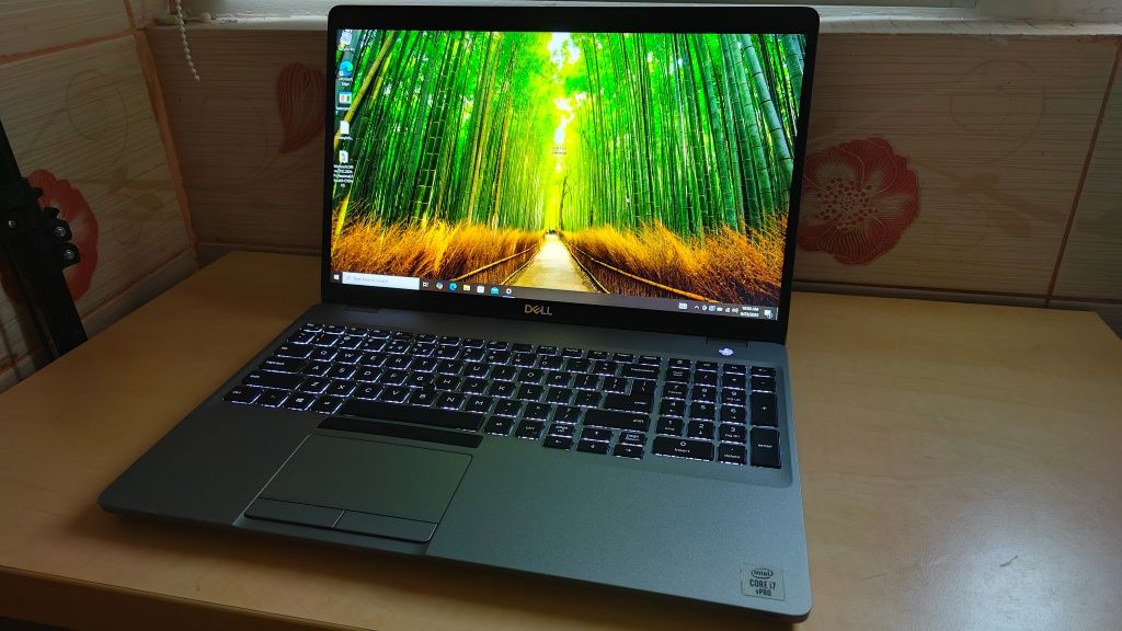 Laptop Dell Latitude 5510_i7-10810U_16GB DDR4_AMD 550X 2GB Dedicat_SSD