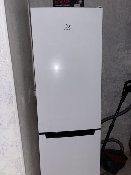 Холодильник indesit в хорошем состоянии