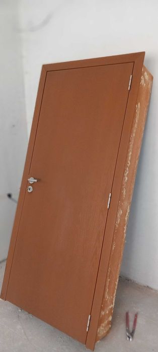 Продавам интериорни врати. 90/200.каси 30 см. 3 бр