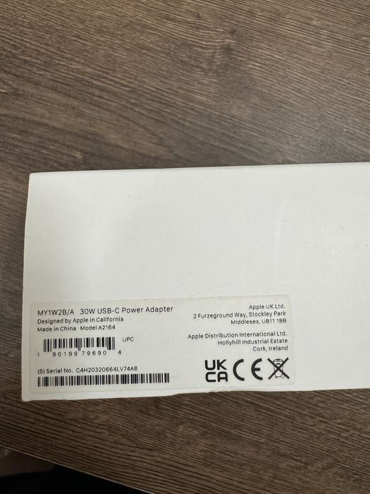MacBook 30W USB-C power adapter