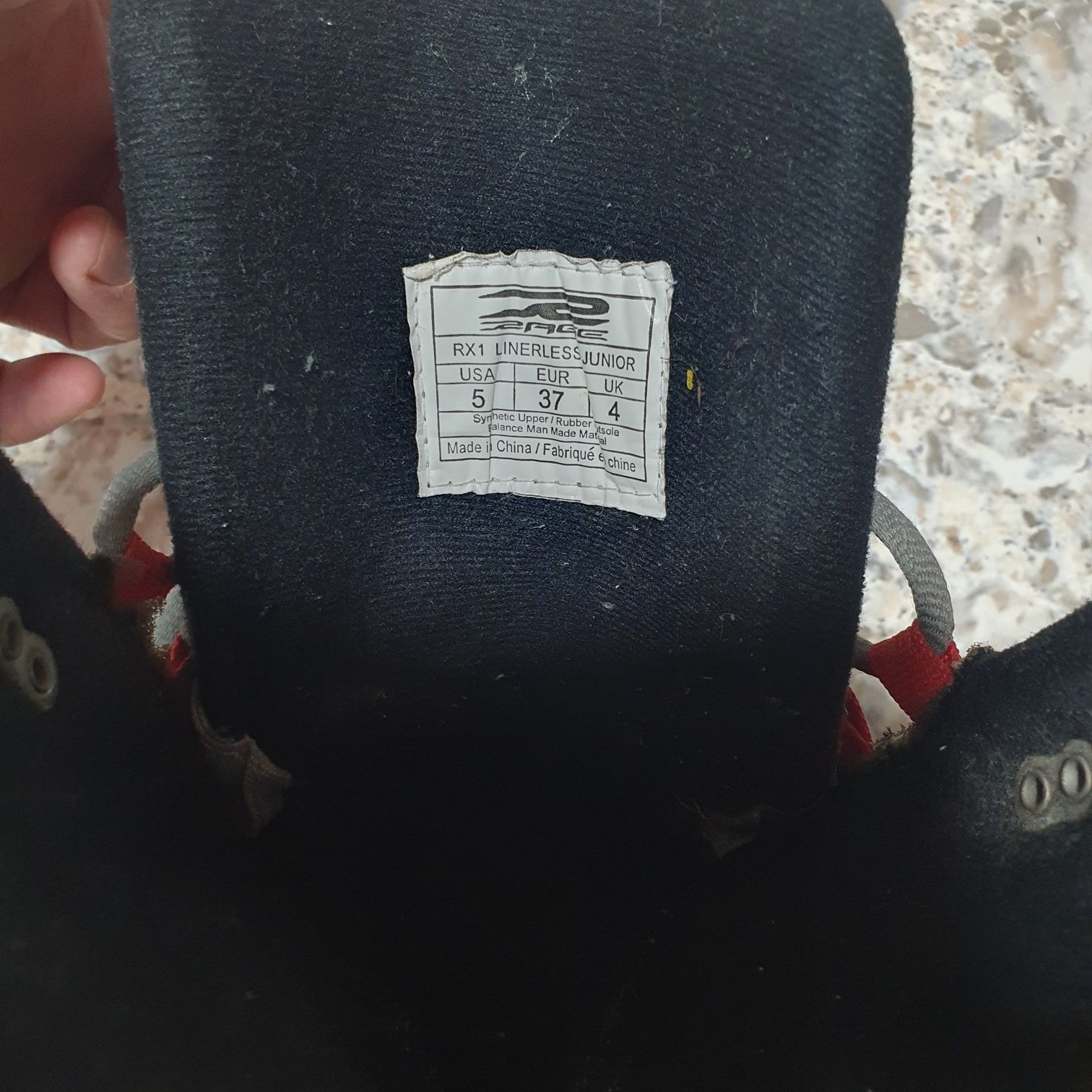 Boots și placa snowboard