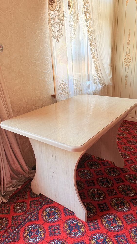Oshxona ugalogi b/u sotiladi. Holati urtacha. Stoli bor.narxi 500ming
