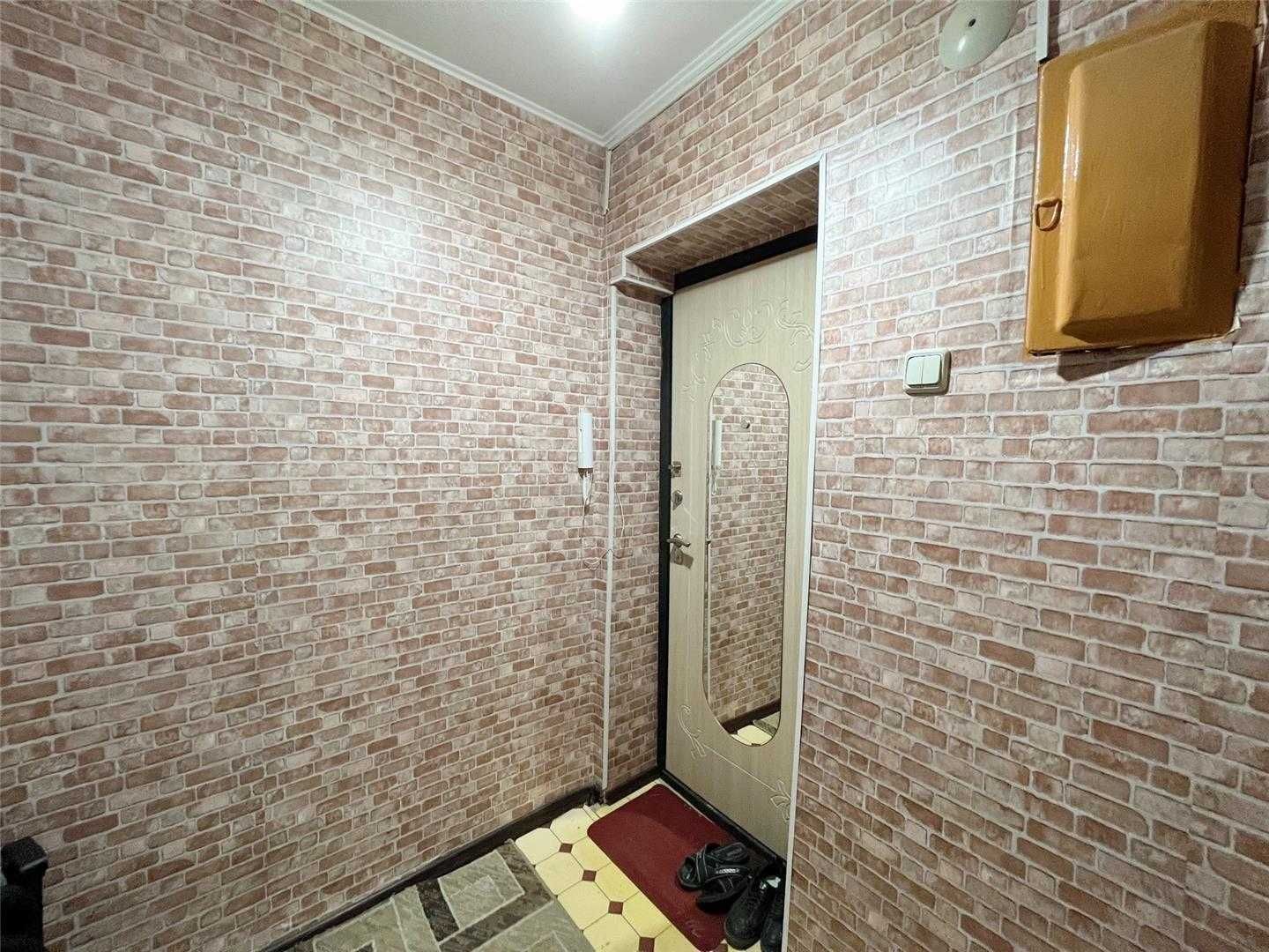 Продам 5 ти комн квартиру на 4 мкр