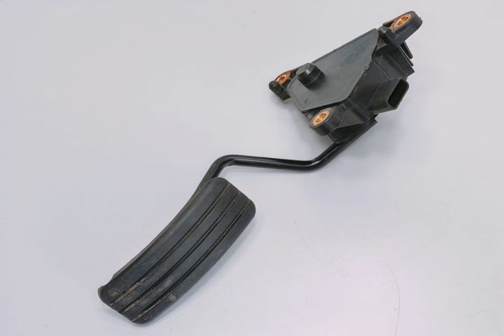 Pedala acceleratie 8200436878 Mercedes-Benz Citan W415 seria