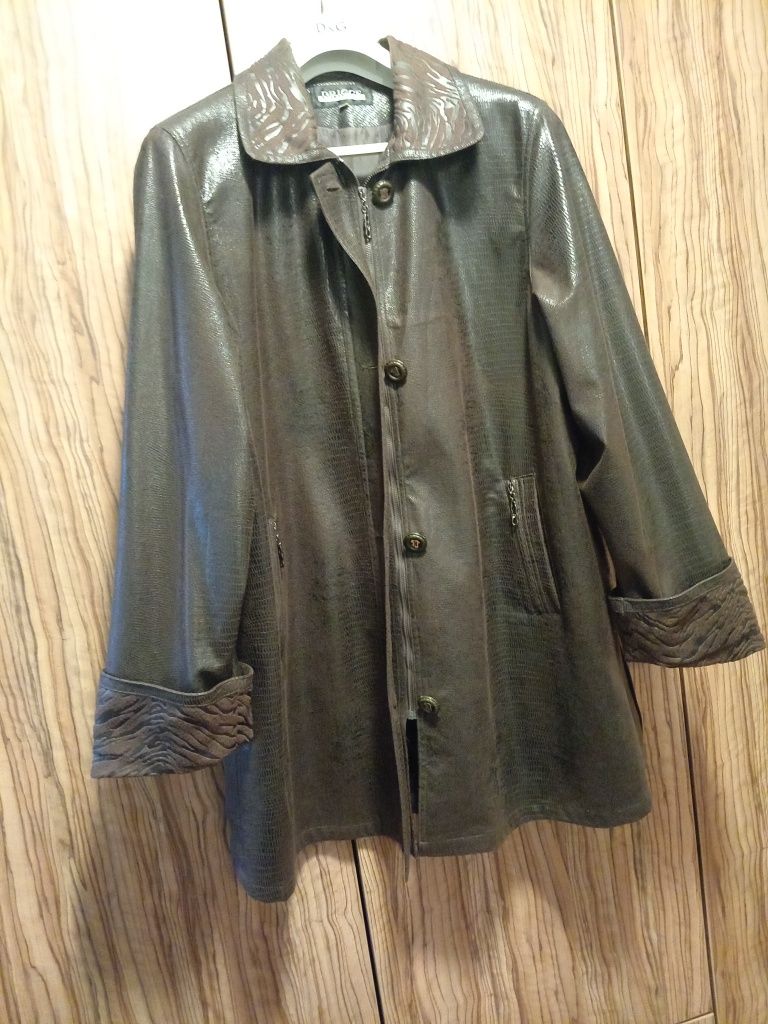Vand Haina, imitatie piele, marime 54 culoare maro, utilizata 150 ron