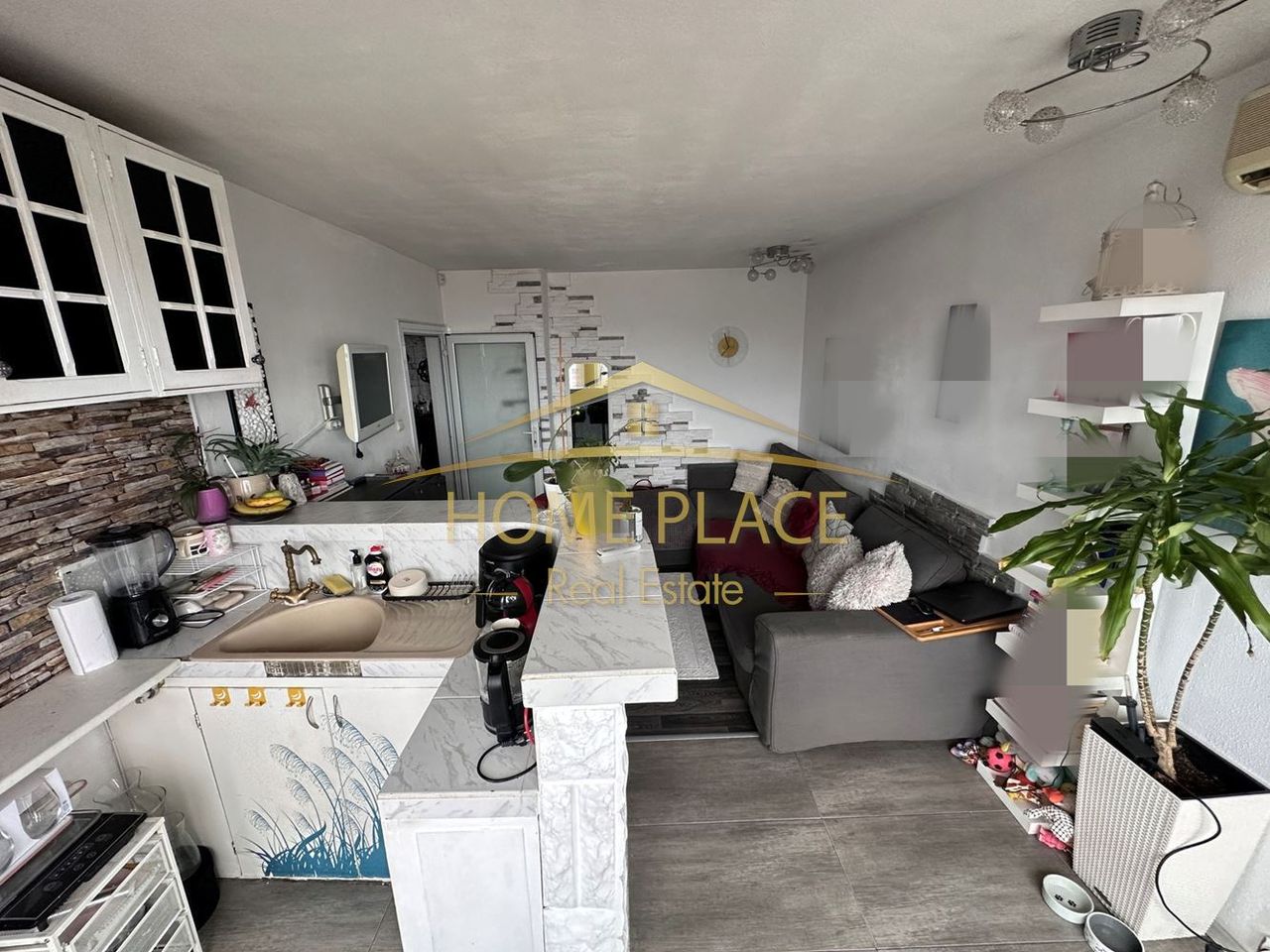 Продава се Двустаен апартамент в Варна, Цветен квартал - 41 кв.м за 2559 €/кв.м - Снимка #1