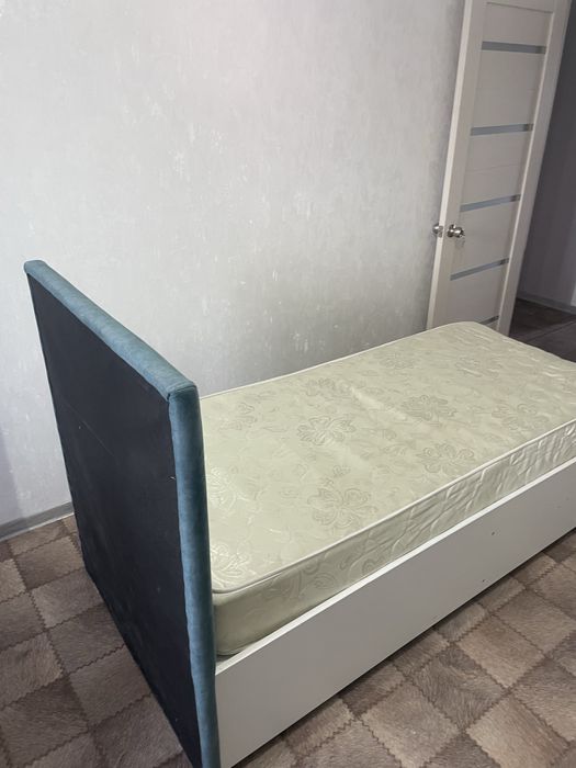 Кровать с мастрассом