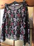 Bluza inflorata cu maneci bufante