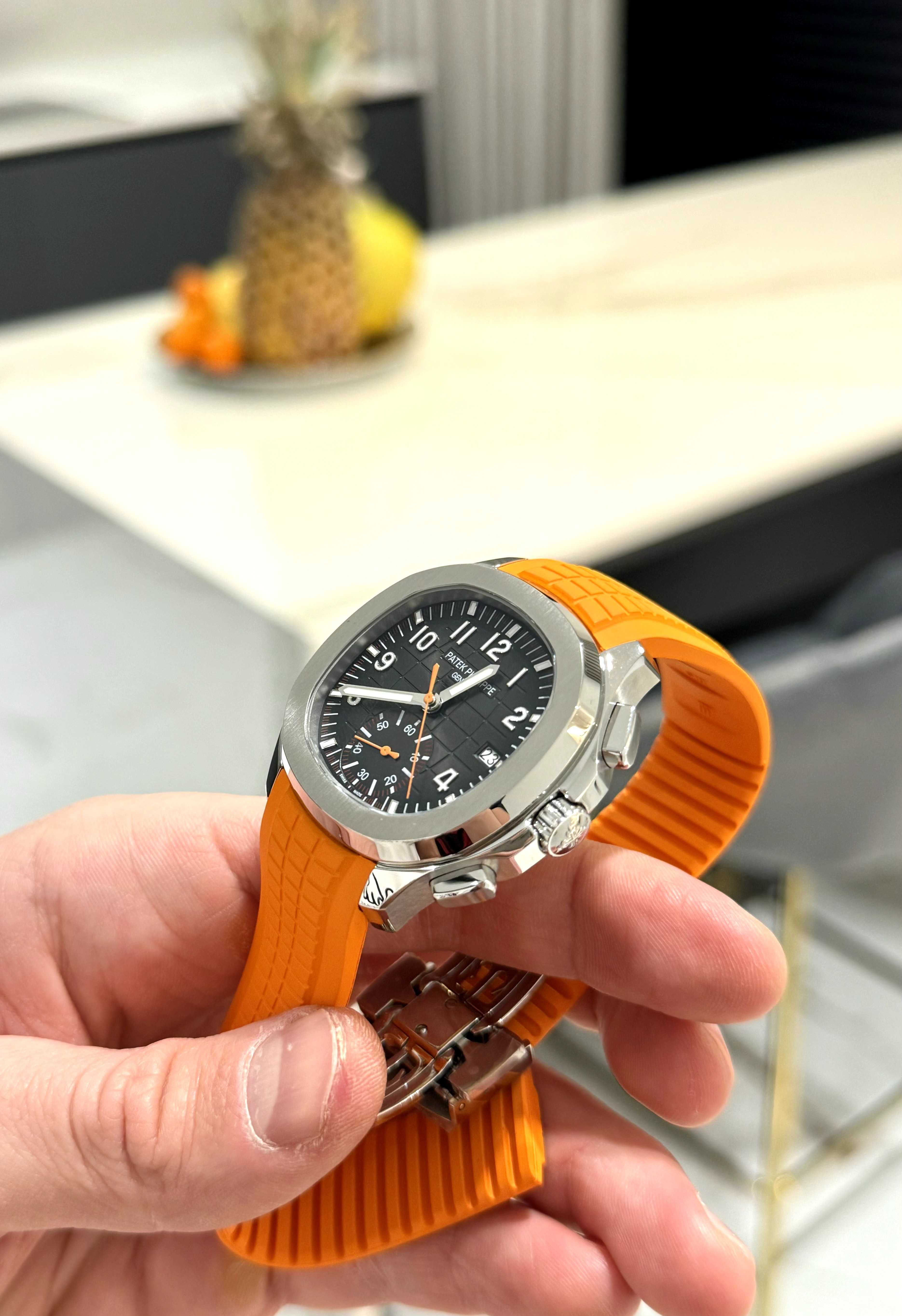 Patek Philippe Aquanaut оранжево