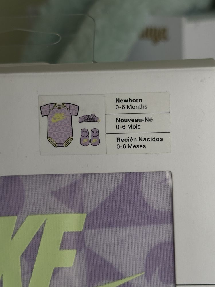 Чисто нови комплекти Nike Jordan за бебе 0-6м.