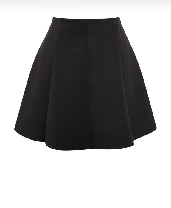 Черна мини пола.