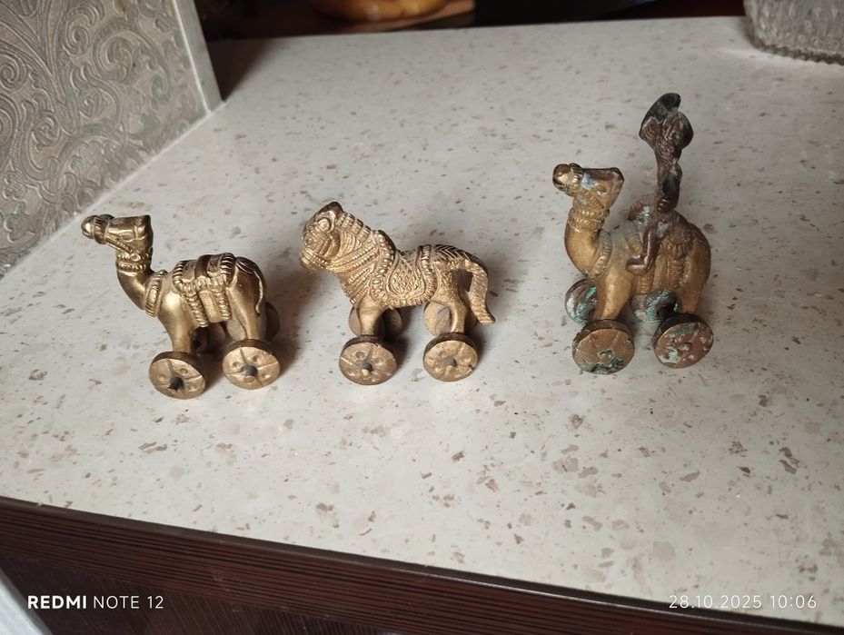 Старые бронзовые игрушки